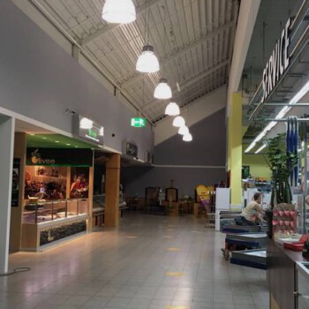 EDEKA E-Center Zippel in Winsen-Aller. Kassenbereich VOR der Umrüstung auf neue Leuchtmittel.